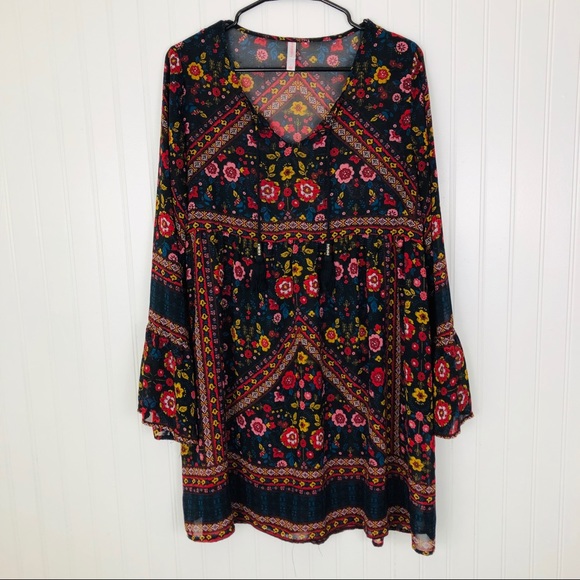Tops - Large black floral print semi sheer tunic